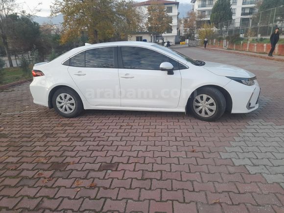 KAR BEYAZ TOYOTA