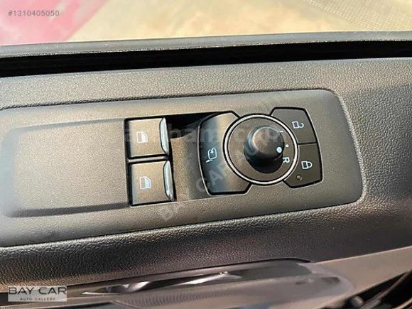 BAY CAR'DAN 2025 FORD TOURNEO CUSTOM TİTANYUM PLUS