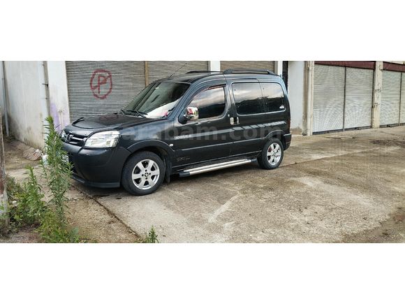 Sahibinden Peugeot Partner 2.0 HDI 2006 Model  270.000 km Siyah