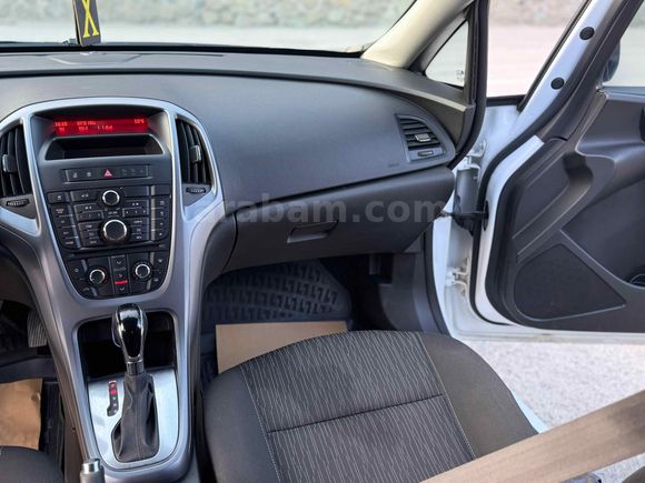 Sahibinden Opel Astra 1.4 T Edition Plus 2019 Model  240.000 km Beyaz