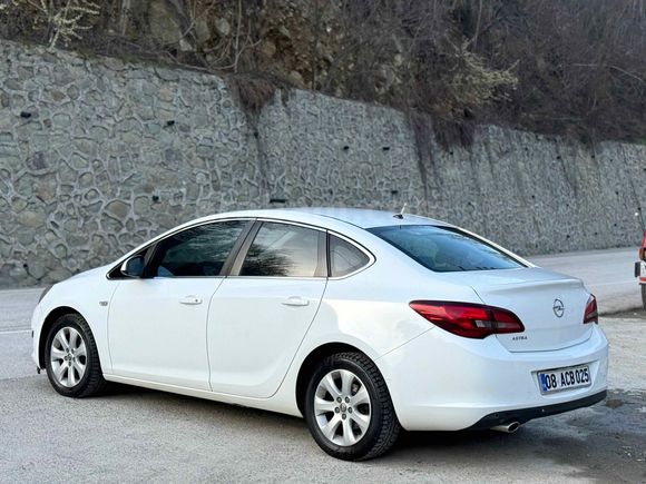 Sahibinden Opel Astra 1.4 T Edition Plus 2019 Model  240.000 km Beyaz