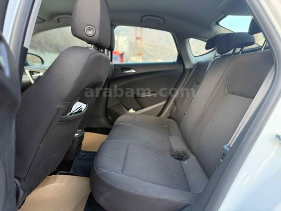 Sahibinden Opel Astra 1.4 T Edition Plus 2019 Model  240.000 km Beyaz