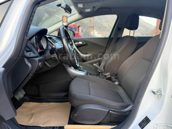 Sahibinden Opel Astra 1.4 T Edition Plus 2019 Model  240.000 km Beyaz