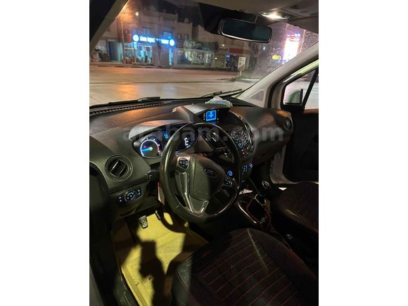 Sahibinden Ford Tourneo Courier 1.6 TDCi Titanium Plus 2016 Model 