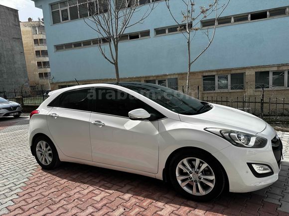 Sahibinden Hyundai i30 1.6 CRDi Elite 2013 Model  92.000 km Beyaz