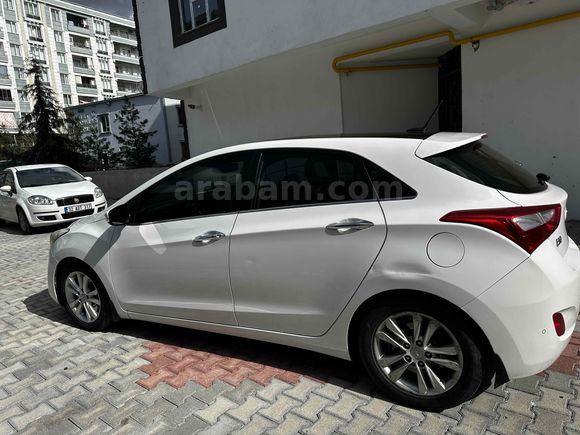 Sahibinden Hyundai i30 1.6 CRDi Elite 2013 Model  92.000 km Beyaz