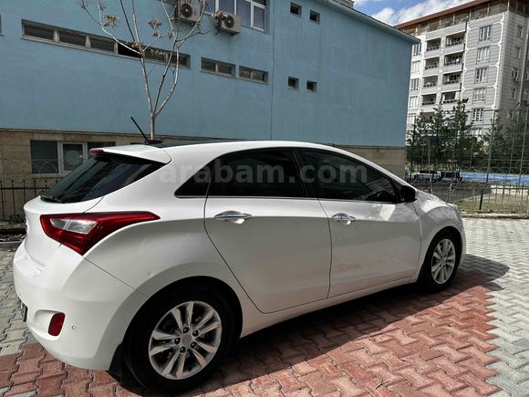 Sahibinden Hyundai i30 1.6 CRDi Elite 2013 Model  92.000 km Beyaz