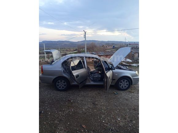 Sahibinden Hyundai Accent 1.5 Admire 2004 Model  305.000 km Gri