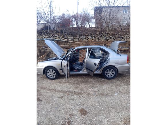 Sahibinden Hyundai Accent 1.5 Admire 2004 Model  305.000 km Gri