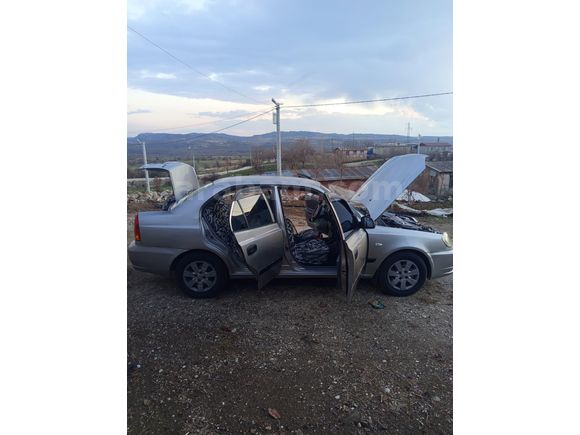 Sahibinden Hyundai Accent 1.5 Admire 2004 Model  305.000 km Gri