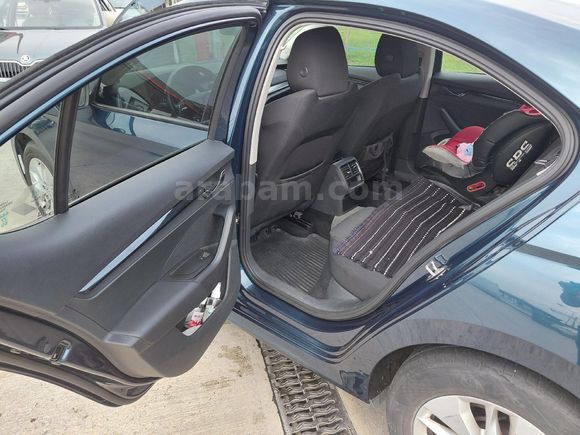 Öğretmenden Skoda Octavia 1.0 e-Tec Elite 2022 Model