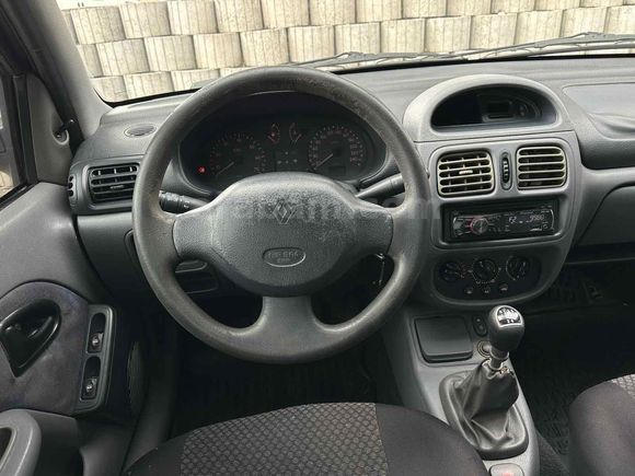 Sahibinden Renault Clio 1.4 RT 2000 Model 