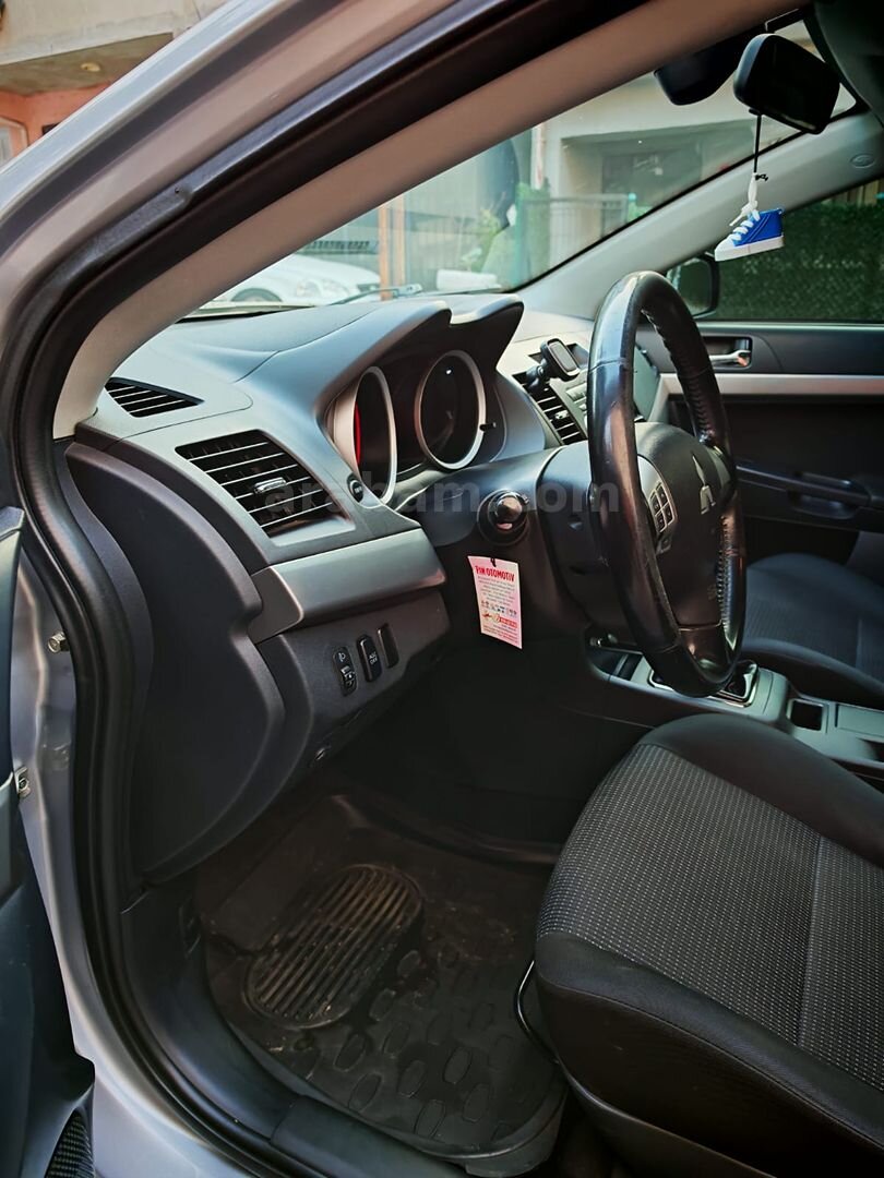 Sahibinden Mitsubishi Lancer 1.5 Invite 2010 Model 4