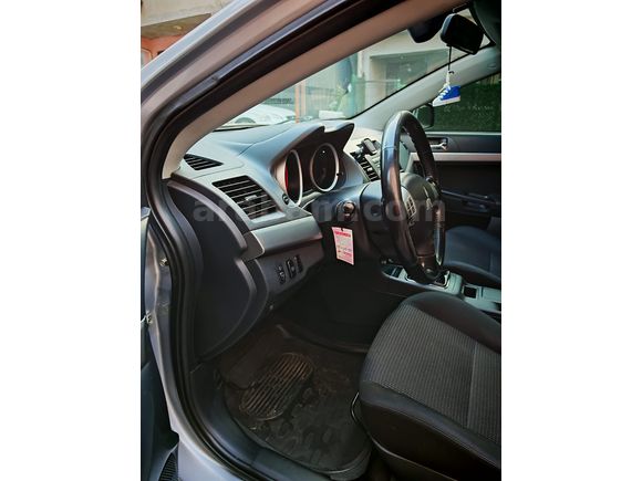 Sahibinden Mitsubishi Lancer 1.5 Invite 2010 Model