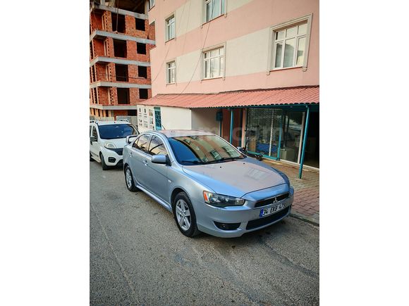 Sahibinden Mitsubishi Lancer 1.5 Invite 2010 Model