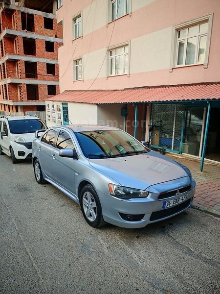Sahibinden Mitsubishi Lancer 1.5 Invite 2010 Model