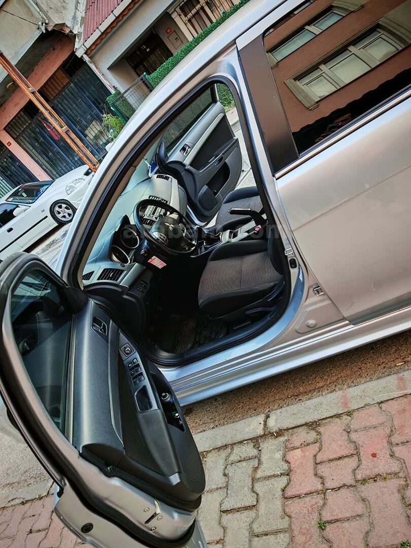 Sahibinden Mitsubishi Lancer 1.5 Invite 2010 Model 7