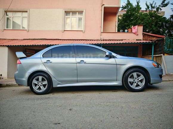 Sahibinden Mitsubishi Lancer 1.5 Invite 2010 Model