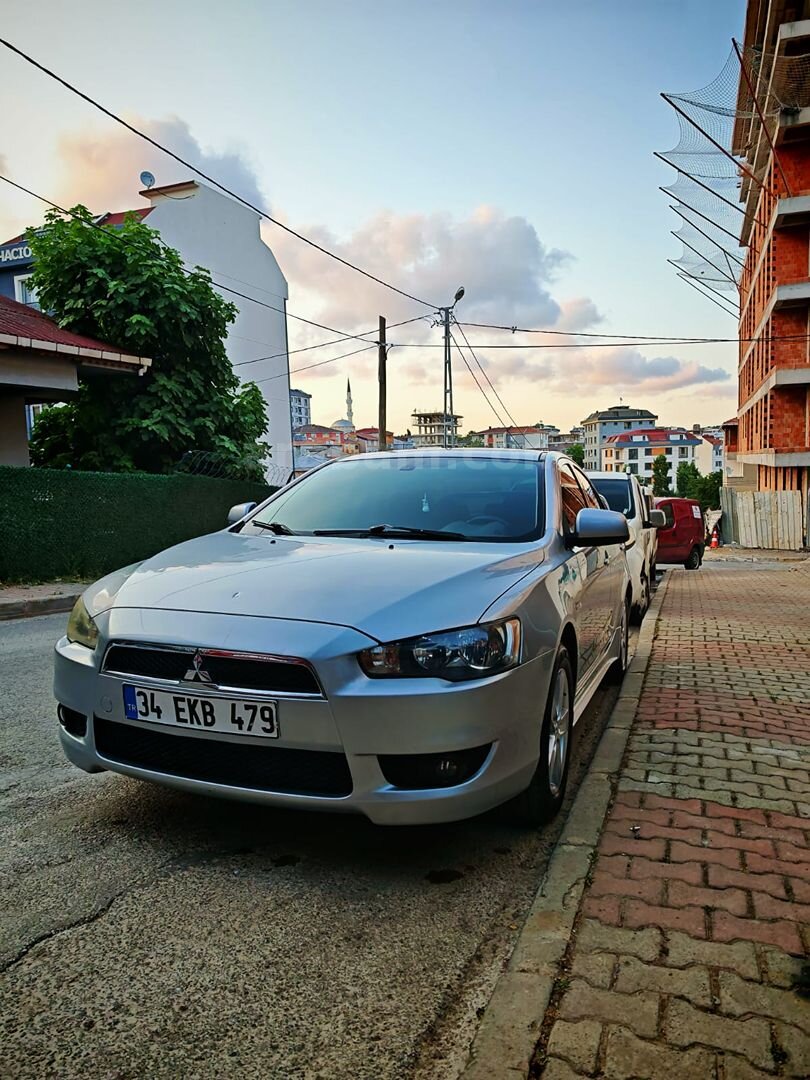 Sahibinden Mitsubishi Lancer 1.5 Invite 2010 Model 2