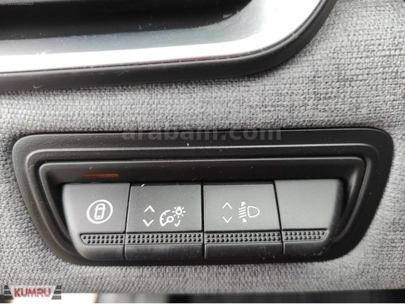 KUMRU OTOMOTİV'DEN 2025 CLİO 1.0 TCE 90HP EVOLUTİON X-TRONİC GSR