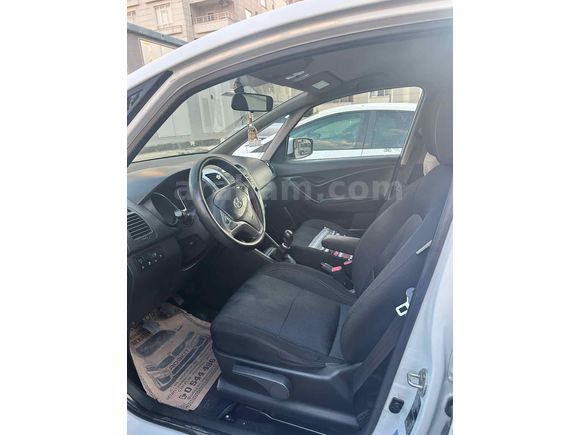 Sahibinden Hyundai ix20 1.4 CRDi Prime 2011 Model  170.000 km Beyaz