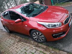 Sahibinden Kia Ceed 1.6 CRDi Comfort 2015 Model İstanbul 163.000 km Kırmızı(kafama yatan araçlarla takas olur)