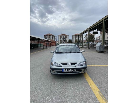 TEMİZ BAKIMLI AİLE ARACI 1.6 16VALF