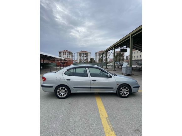 TEMİZ BAKIMLI AİLE ARACI 1.6 16VALF
