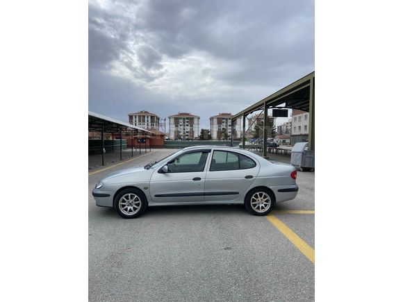 TEMİZ BAKIMLI AİLE ARACI 1.6 16VALF