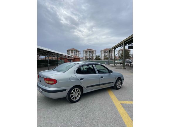 TEMİZ BAKIMLI AİLE ARACI 1.6 16VALF