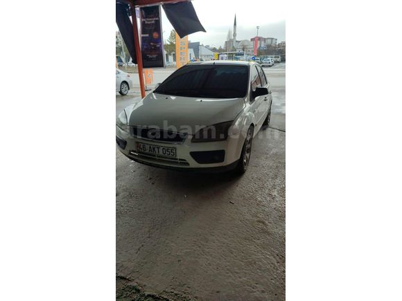 Sahibinden Ford Focus 1.6 Trend 2006 Model  400.000 km Beyaz