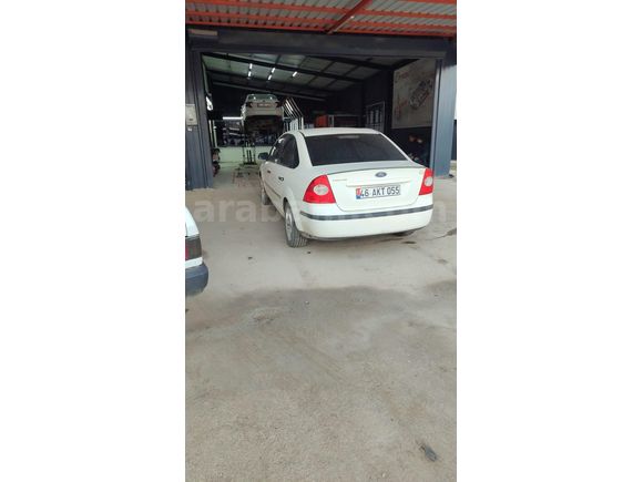 Sahibinden Ford Focus 1.6 Trend 2006 Model  400.000 km Beyaz