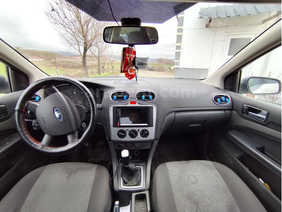 Sahibinden Ford Focus 1.6 Trend 2006 Model  400.000 km Beyaz