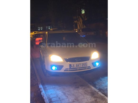 Sahibinden Ford Focus 1.6 Trend 2006 Model  400.000 km Beyaz