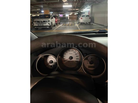 Bayan Hemşireden Dikkatle Kullanılmış Honda Jazz