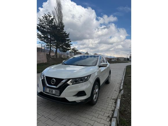 Sahibinden Nissan Qashqai 1.3 DIG-T Sky Pack 2020 Model