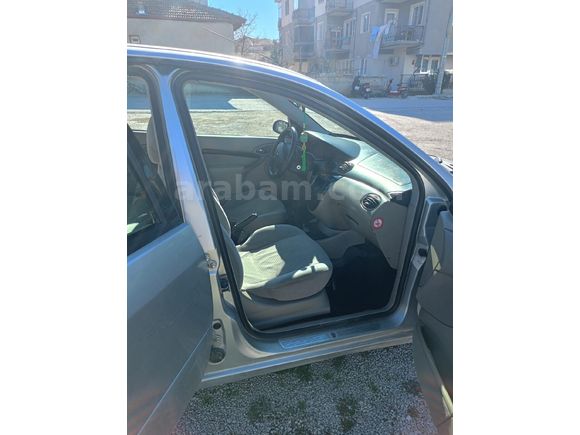 Sahibinden Ford Focus 1.6 Ghia 2004 Model