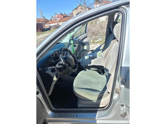 Sahibinden Ford Focus 1.6 Ghia 2004 Model