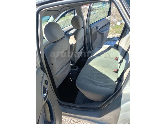 Sahibinden Ford Focus 1.6 Ghia 2004 Model