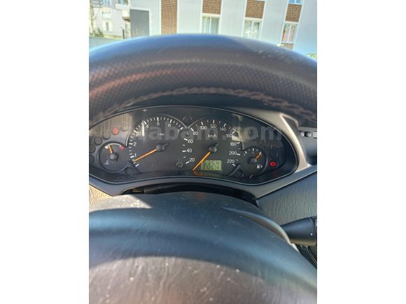 Sahibinden Ford Focus 1.6 Ghia 2004 Model