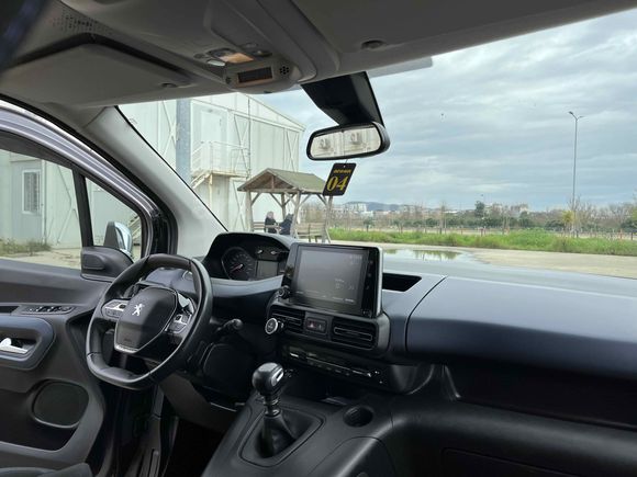 2022  RİFTER ALLURE 82.500 KM
BOYASIZ DEĞİŞENSİZ TRAMERSİZ 