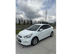 Sahibinden Hyundai Accent Blue Otomatik 1.6 CRDI Prime 2012 Model  369.000 km Beyaz