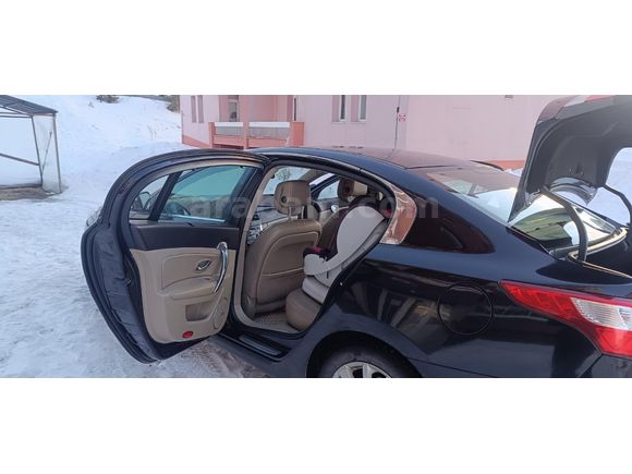 Sahibinden Renault Latitude 2.0 dCi Executive 2011 Model  303.400 km Siyah