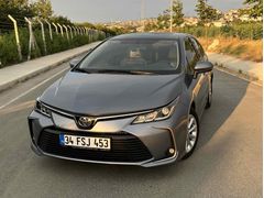 2022 model Toyota Corolla 1.5 Dream km 44 bin servis bakımlıdır
