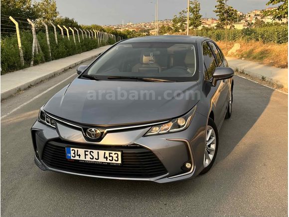 2022 model Toyota Corolla 1.5 Dream km 44 bin servis bakımlıdır