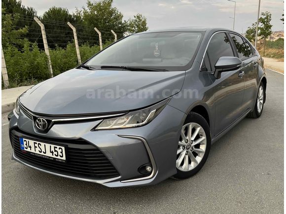 2022 model Toyota Corolla 1.5 Dream km 44 bin servis bakımlıdır