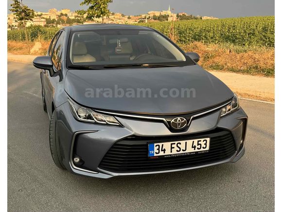 2022 model Toyota Corolla 1.5 Dream km 44 bin servis bakımlıdır
