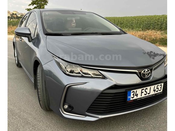 2022 model Toyota Corolla 1.5 Dream km 44 bin servis bakımlıdır