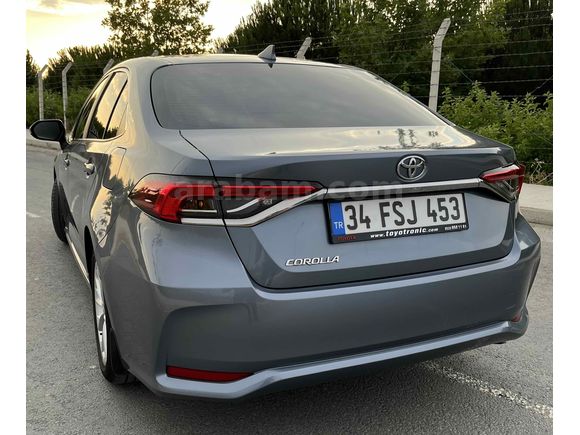 2022 model Toyota Corolla 1.5 Dream km 44 bin servis bakımlıdır