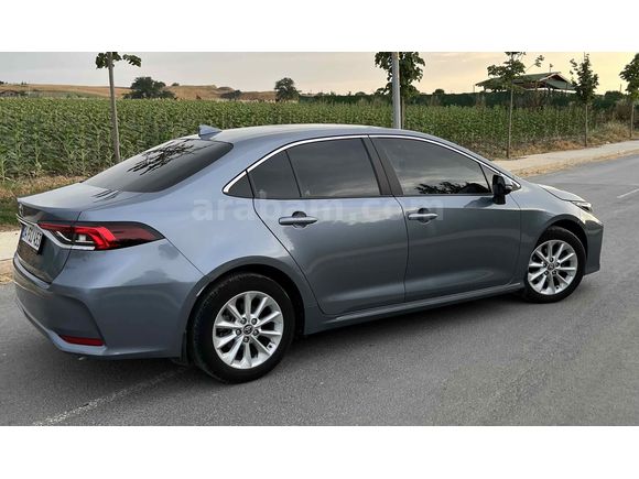 2022 model Toyota Corolla 1.5 Dream km 44 bin servis bakımlıdır